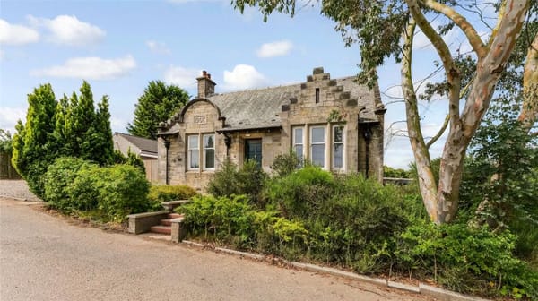 St Drostan's Cemetery and Lodge, Markinch