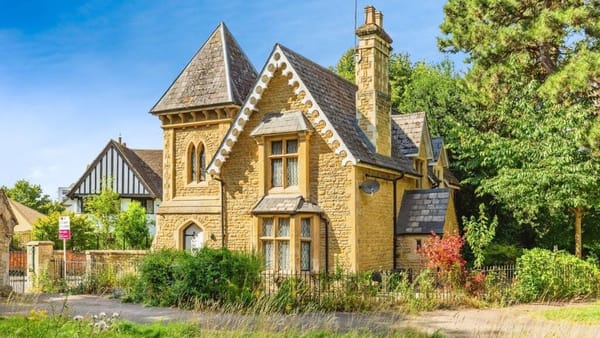 London Road Cemetery Lodge, Wellingborough